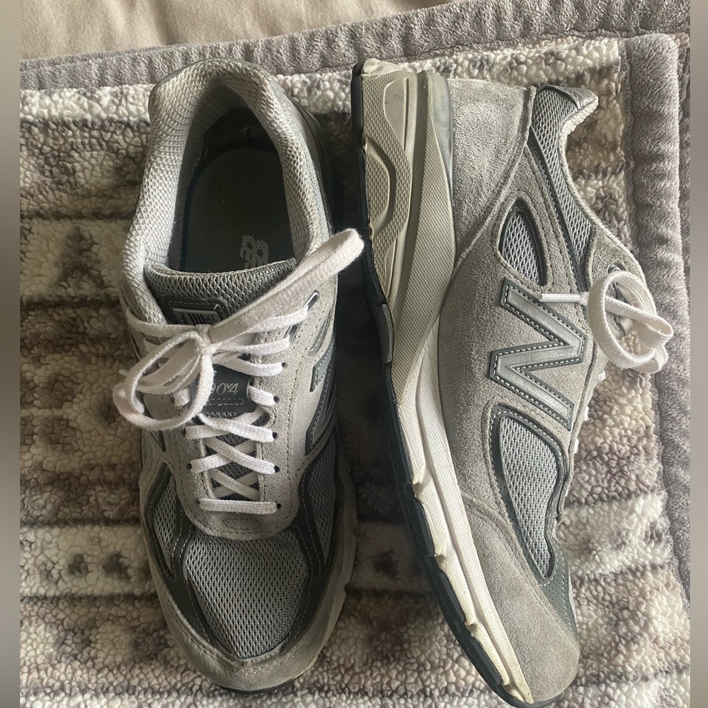 New Balance 990v4